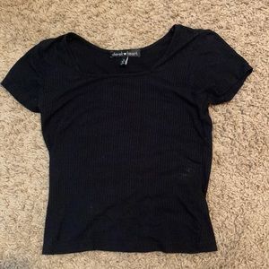Black cropped tee